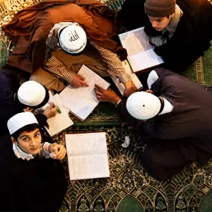 Menjahit Napas Perjuangan Dakwah Melampaui Batas Usia