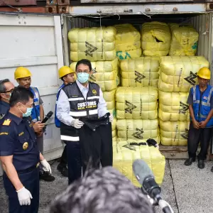 Sebanyak 43 Kontainer Pakaian Bekas Ilegal Senilai Rp37,5 M Berhasil Disita
