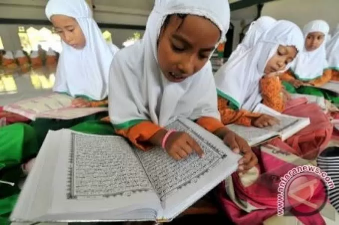 Adab Membaca dan Mendengarkan Lantunan Ayat Alquran, Ini yang Harus Dilakukan