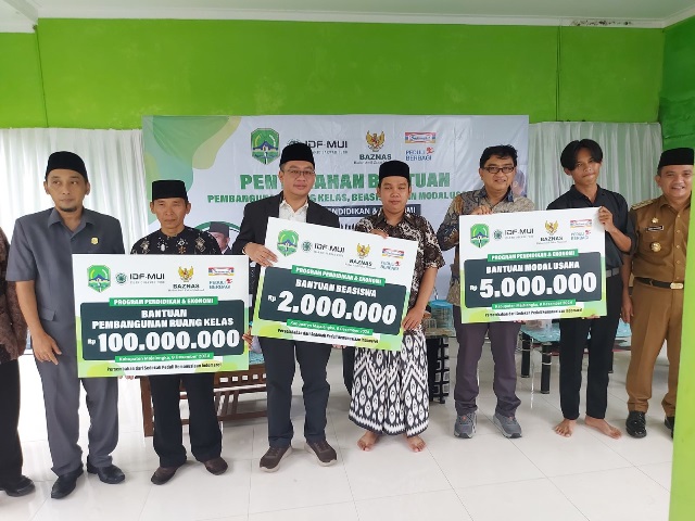 Gandeng Baznas dan Indomaret, IDF MUI Salurkan Bantuan Ruang Kelas Hingga Modal Usaha