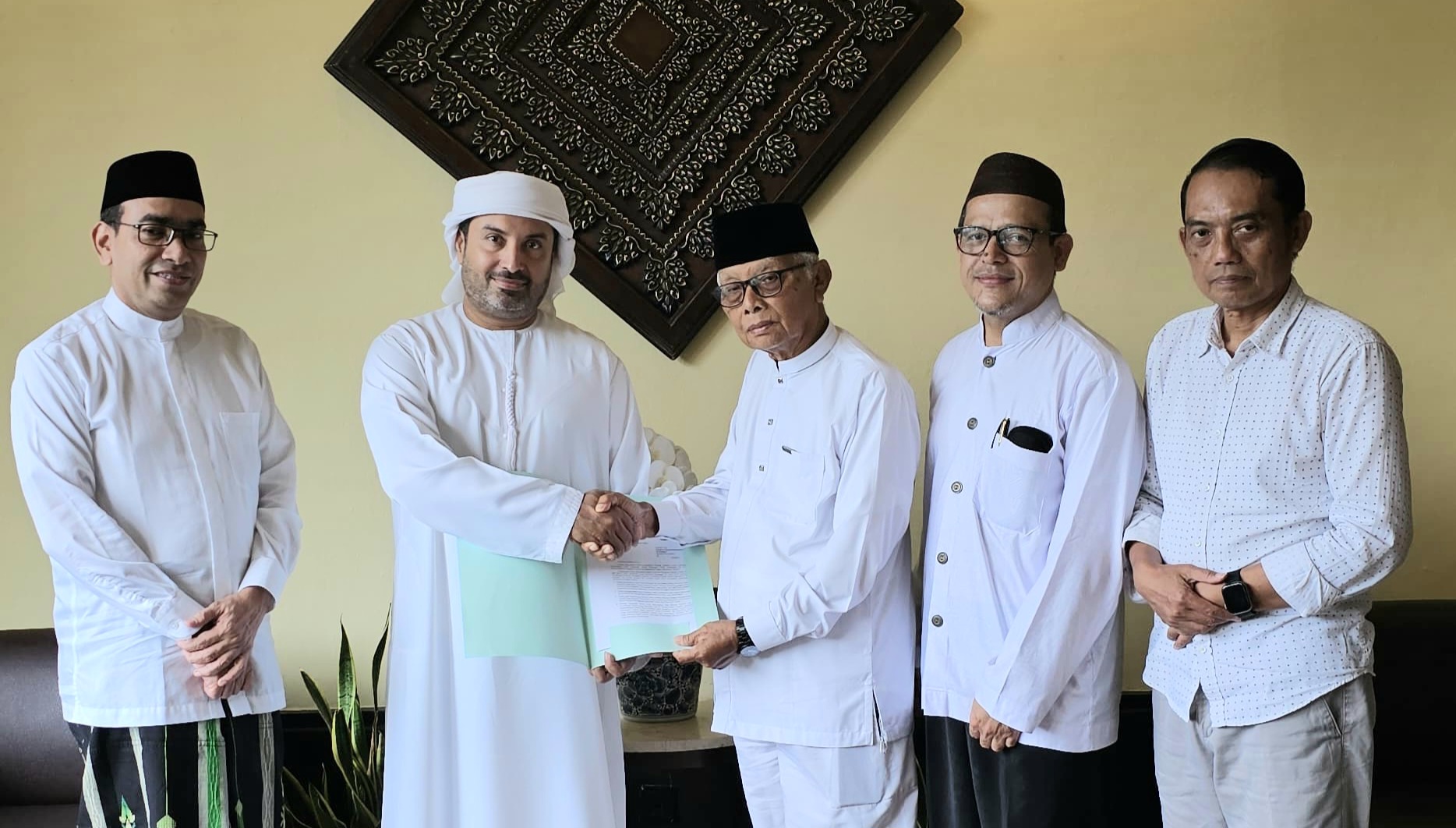 Ketum MUI Terima Kunjungan Delegasi HAQQ Association UEA