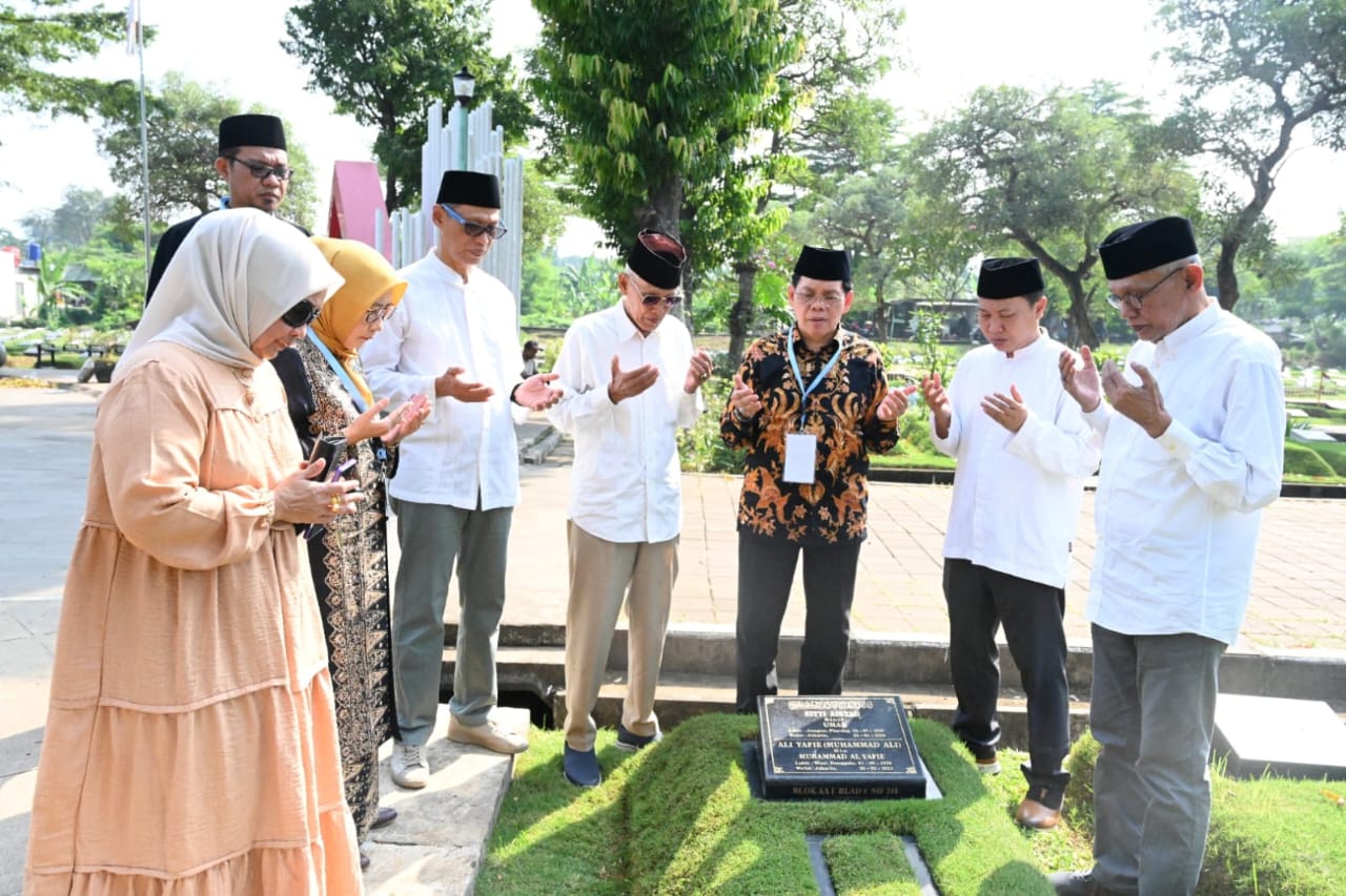 Ziarah Makam Ketum MUI Jelang Milad ke-49 MUI, Sekjen: Ambillah Ibrah