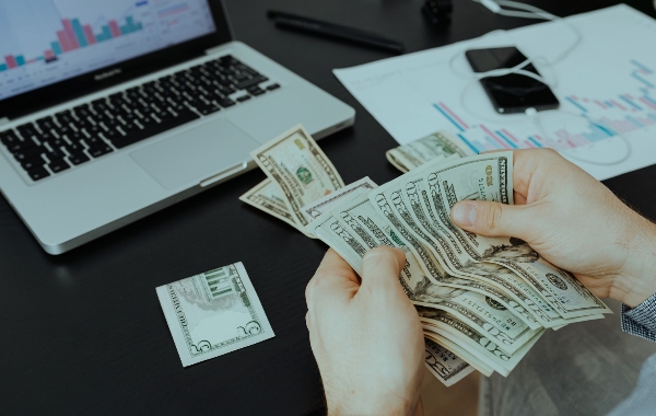 Zakat Melalui Digital Apakah Sah dan Bisa Menyucikan Harta Haram?