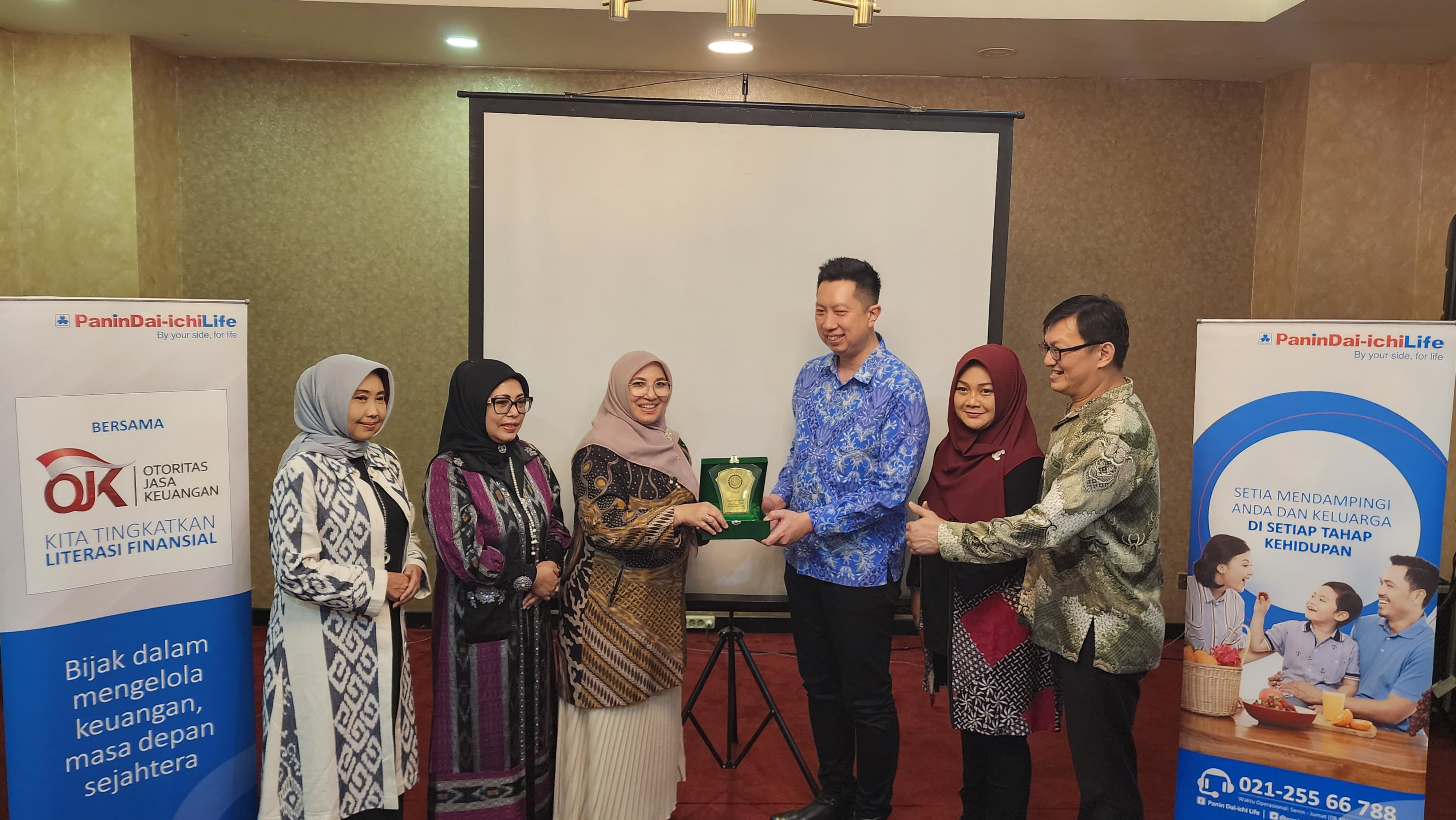 Halal Bi Halal KPRK MUI, Prof Amany Ingatkan Pentingnya Saling Menolong