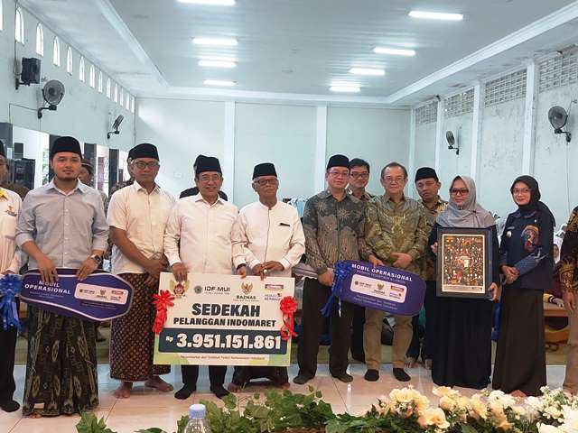 IDF-MUI dan Baznas Salurkan Donasi Pelanggan Indomaret untuk Program Kemanusiaan