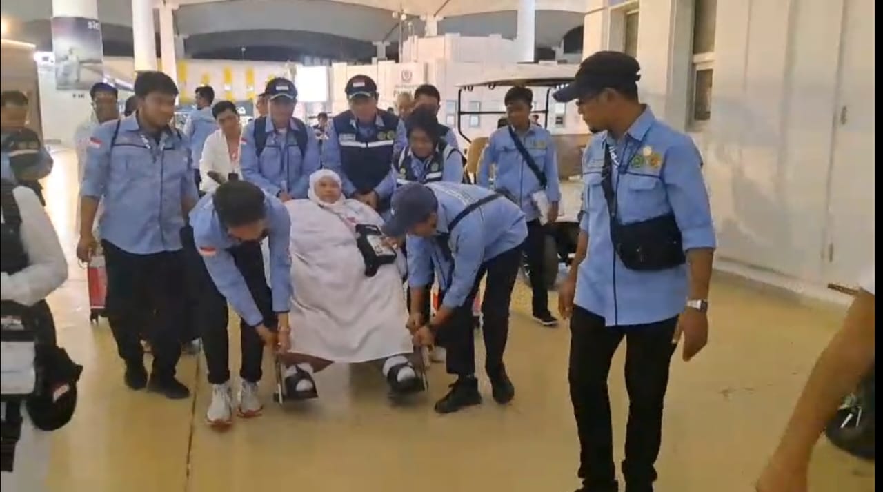 Catatan dari Tanah Suci: Dukungan Penuh Petugas Haji untuk Ibu Ida