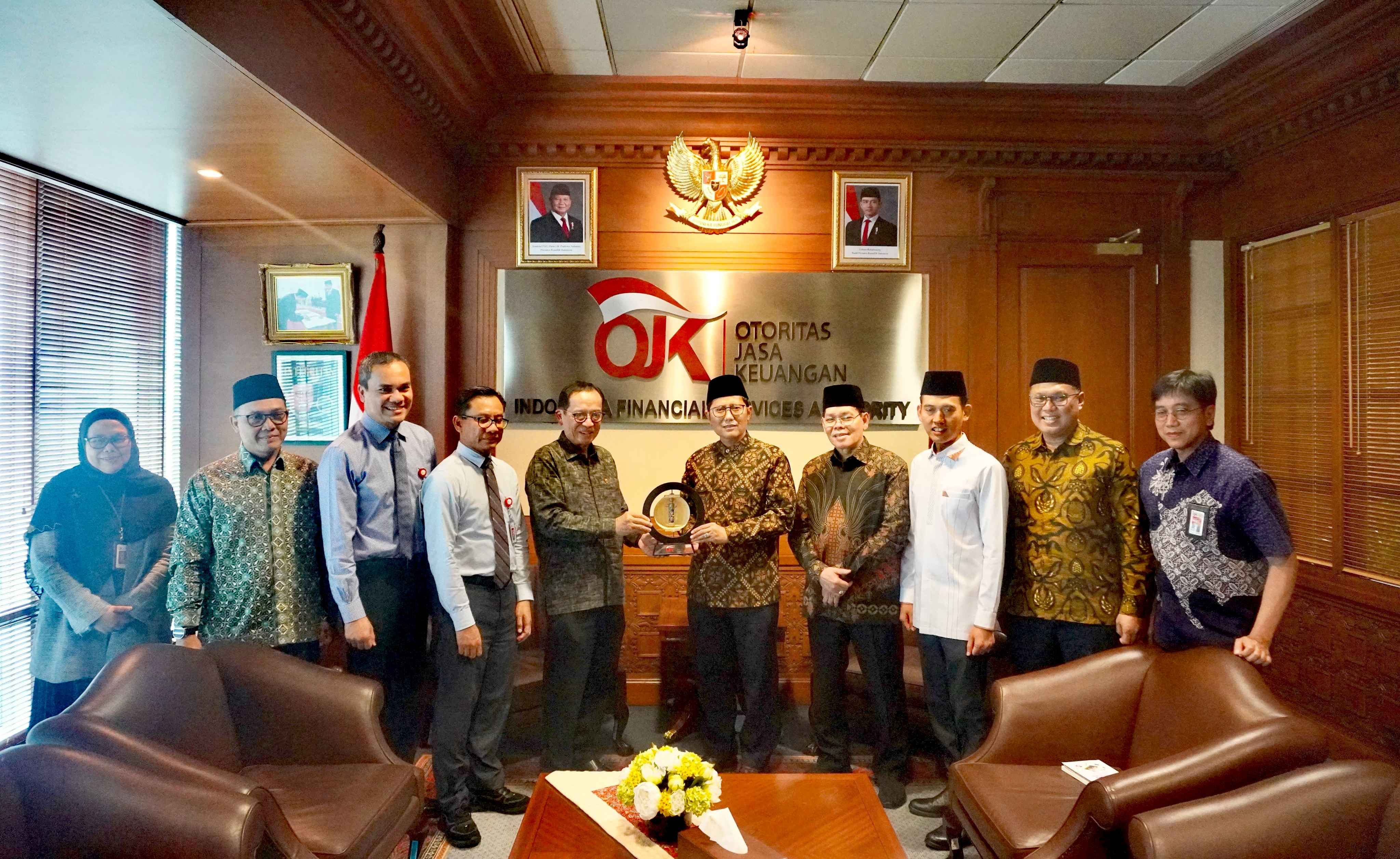 DSN MUI Bersilaturahim dengan OJK, Bahas Penguatan Ekonomi dan Keuangan Syariah