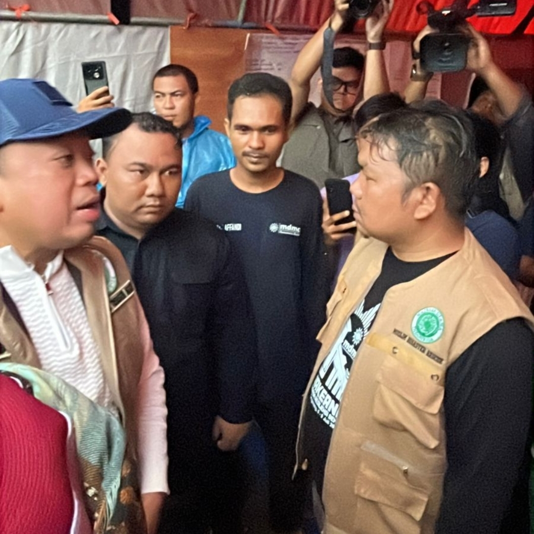 Ketua MUI H Nusron Wahid Serahkan Donasi untuk Korban Bencana Sumatera