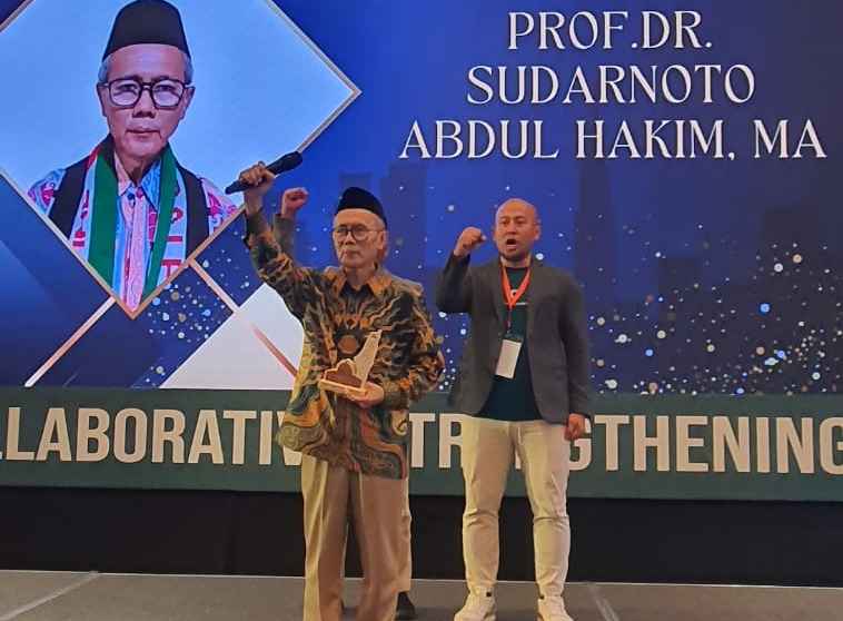 Ketua MUI Prof Sudarnoto Terima Penghargaan Sebagai Tokoh Perjuangan Kemerdekaan Palestina