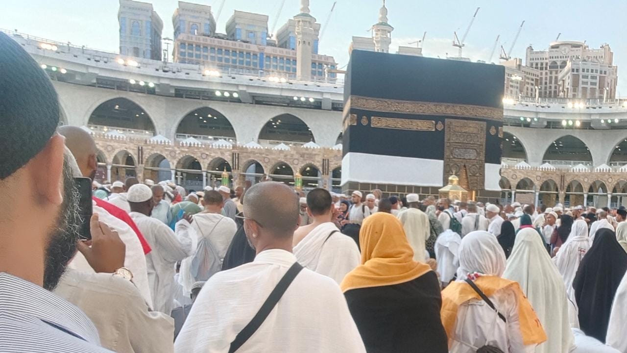 Ramai Transgender Umrah Berbusana Muslimah, Apa Hukumnya? Ini Penjelasan Komisi Fatwa Ramai Transgender Umrah Berbusana Muslimah, Apa Hukumnya? Ini Penjelasan Komisi Fatwa