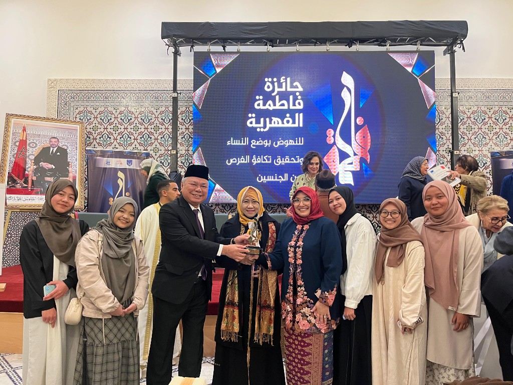Ketua MUI Prof Amany Lubis Terima Penghargaan Internasional Fatimah al-Fihriyah dari Kerajaan Maroko