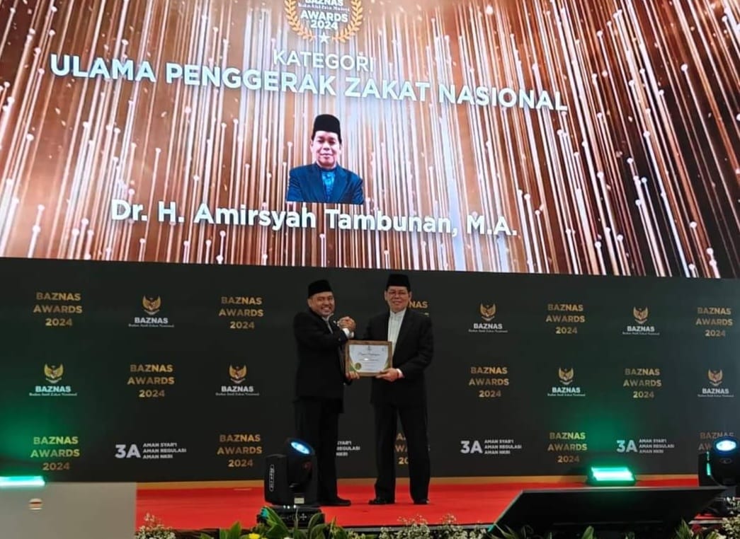 Dua Pimpinan MUI Raih Penghargaan Tokoh Ulama Penggerak Zakat Nasional dari Baznas