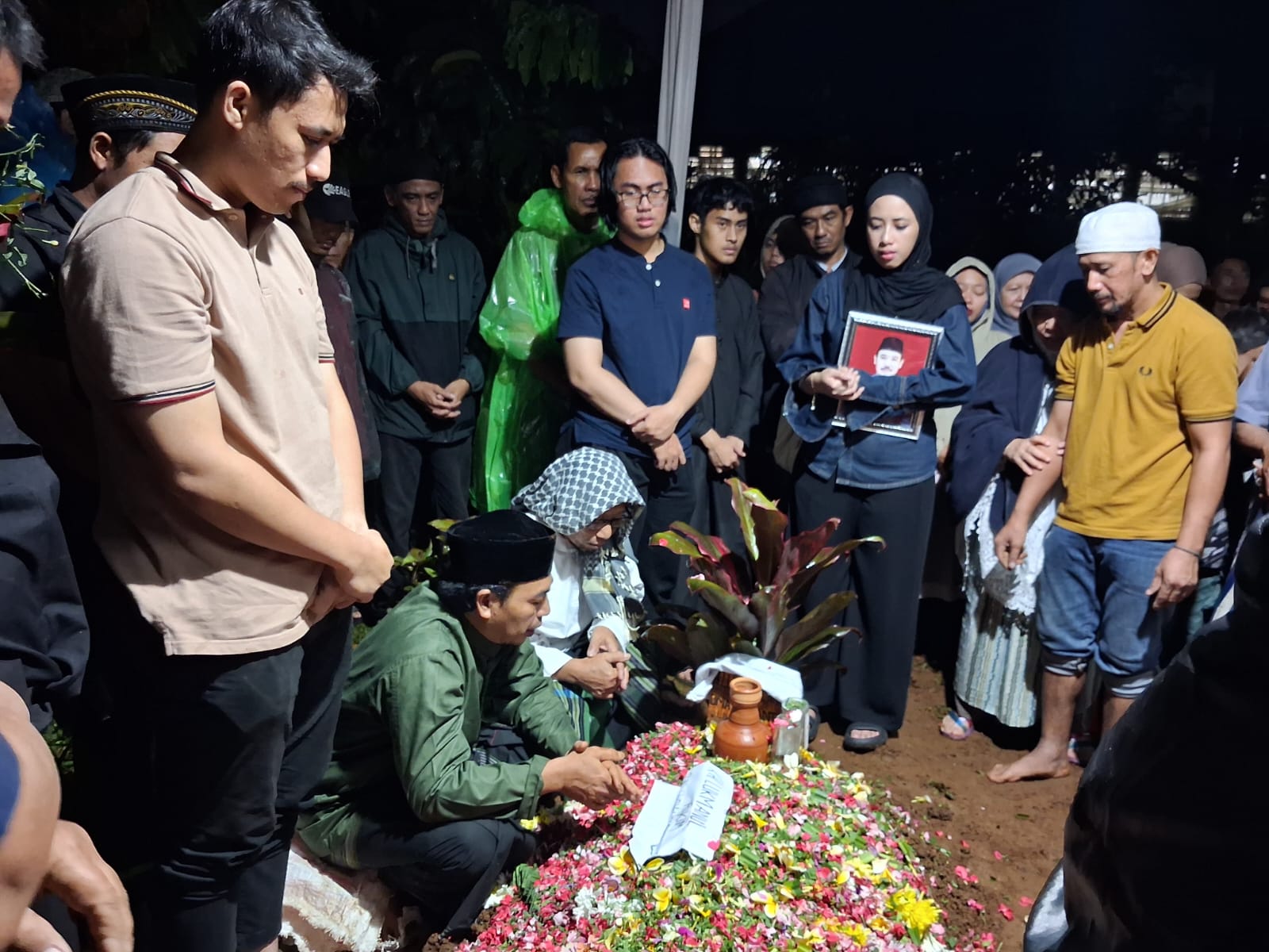 Jenazah Ketua MUI Bidang Ekonomi KH Lukmanul Hakim Dimakamkan di TPU Majelis Al Ihya Bogor