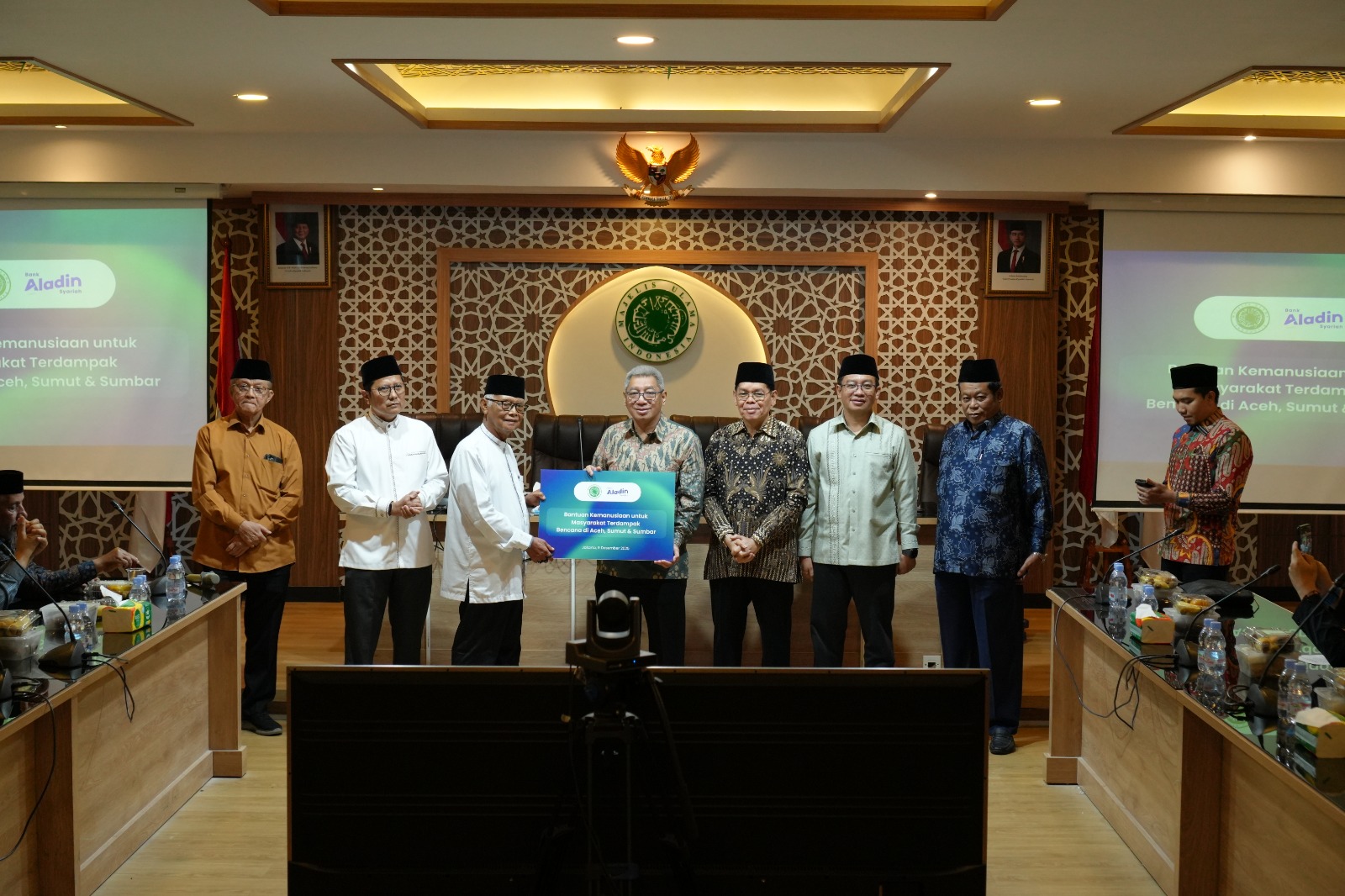 Bank Aladin Syariah Salurkan Dana Kemanusiaan untuk Korban Bencana di Aceh, Sumut, dan Sumbar Melalui MUI