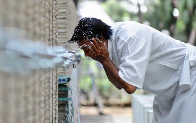 Apa Saja yang Membatalkan Wudhu? Ini 5 Penyebabnya Menurut Mazhab Syafi'i