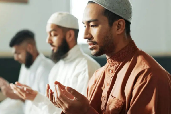 Bacaan Doa Kamilin Usai Tarawih: Lafaz Arab, Latin, dan Terjemahannya