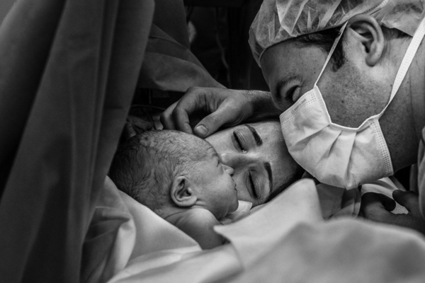 Seorang Muslimah Melahirkan ketika Berpuasa, Bagaimana Status Puasanya?