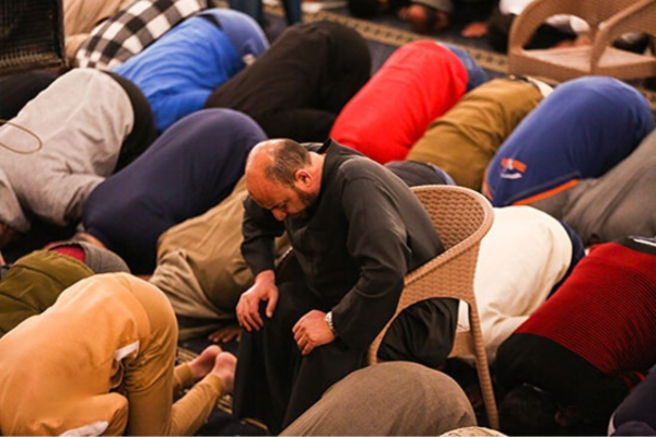 Bolehkah Mengerjakan Shalat Sunnah Sambil Duduk?