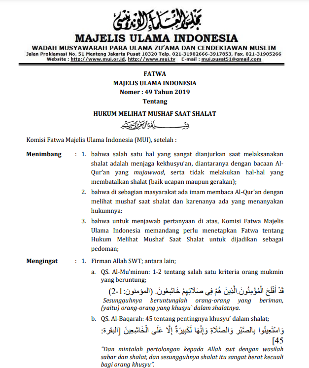 HUKUM MELIHAT MUSHAF SAAT SHALAT