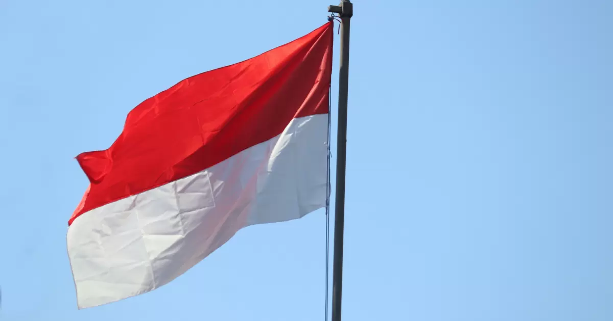 Bendera Merah Putih Berkibar - Photo by Mufid Majnun on Unsplash