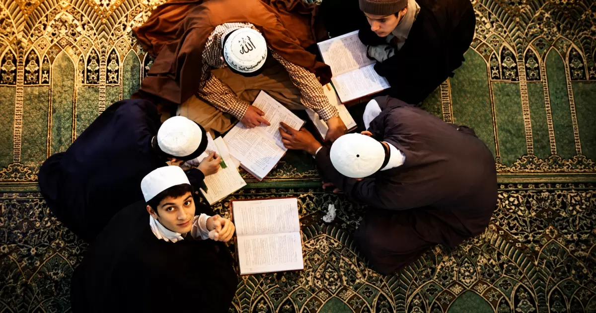Menjahit Napas Perjuangan Dakwah Melampaui Batas Usia