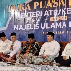 Hikmah Ramadhan, Kiai Cholil Ingatkan Pentingnya Sedekah dan Bersyukur