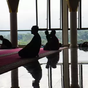 Jangan Abaikan Shalat meski Terjebak Macet saat Perjalanan Mudik, Begini 2 Alternatifnya