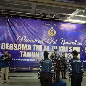 Pesantren Kilat Ramadhan 1447 H di KRI SMR-594 Resmi Ditutup, Ini Pesan Kadisbintal TNI AL