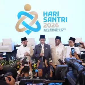 Majelis Ahli Komisi Infokomdigi MUI Thobib Al Asyhar Terima Penghargaan Kepemimpinan Komunikasi Pemerintah