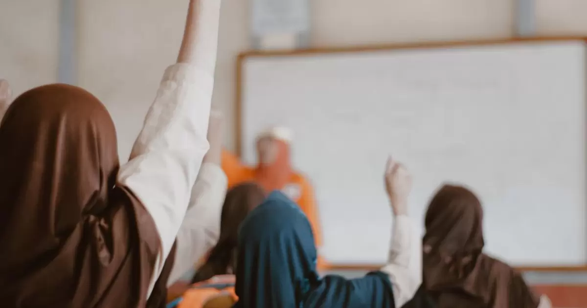 Pola Pendidikan Humanis: Sintesa Antara Kekerasan dan Kasih Sayang