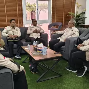 Kepala KUH Jeddah Zakaria Anshori (dua dari kanan)