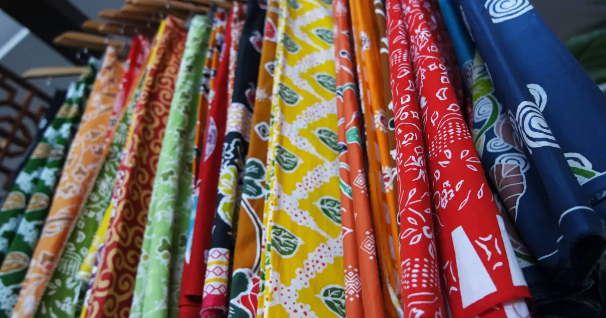 Ternyata Batik yang Kita Kenakan Juga Tak Luput dari Kerentanan Halal, Bagaimana Bisa?