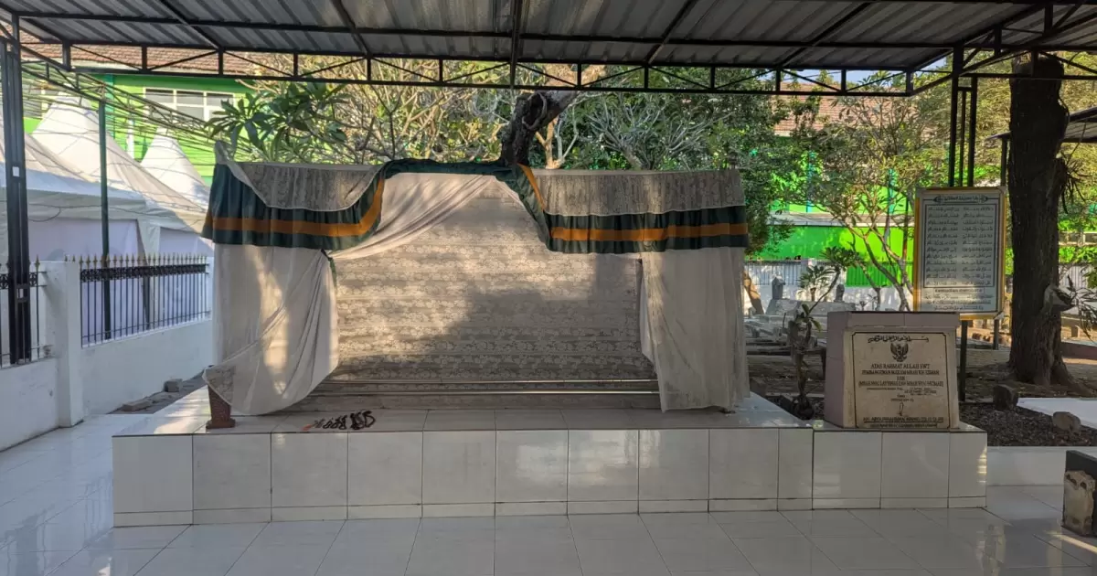 Wisata Religi Muktamar NU, Menelusuri Empat Makam Tokoh Penting di Pesantren Bahrul Ulum