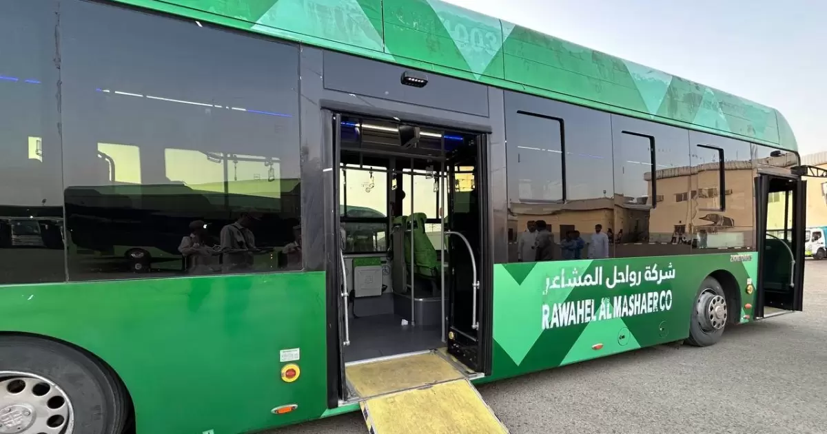 Bus hidrolik untuk lansia dan disabilitas.