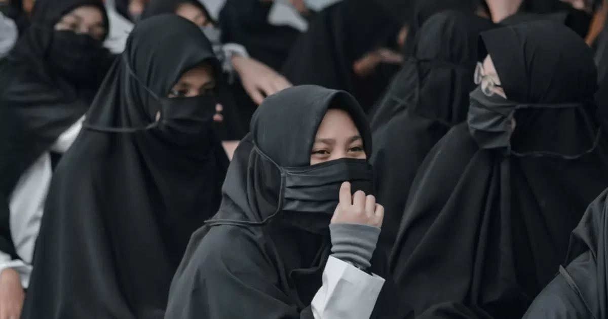 Azerbaijan Larang Hijab di Sekolah, Siswi Menangis dan Siswa Gelar Protes