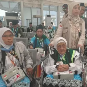 Sodiyah Syukur (86), Kanan