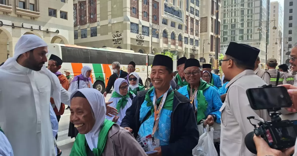 Shalawat Badar Sambut Jamaah Haji Kloter Pertama di Madinah, Diiringi Syukur dan Suka Cita