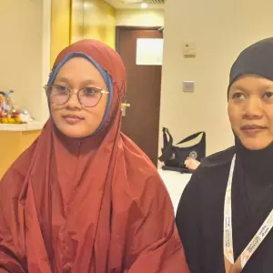 VANIA ULAYYA (Kiri)