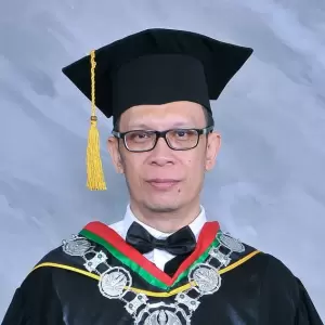 Dr Andy Hadiyanto