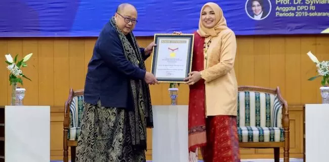 Ketua MUI Bidang Perempuan Pecahkan Dua Rekor MURI Sekaligus