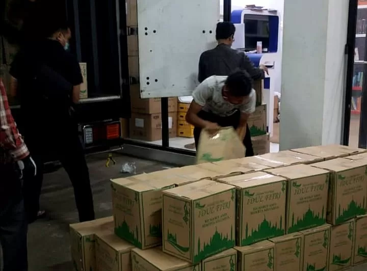 Wapres Serahkan 1100 Paket Sembako Melalui Satgas Covid-19 MUI