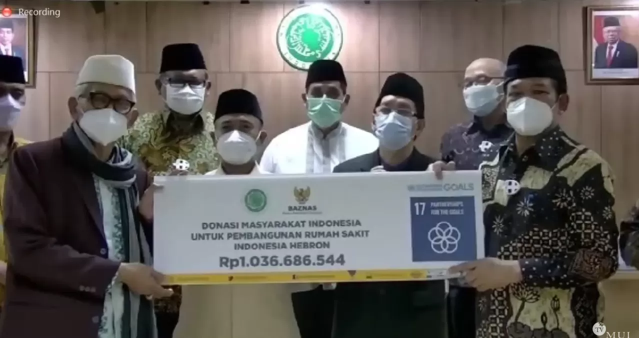 Baznas Serahkan Bantuan 1,036 M ke MUI untuk RS Indonesia di Hebron