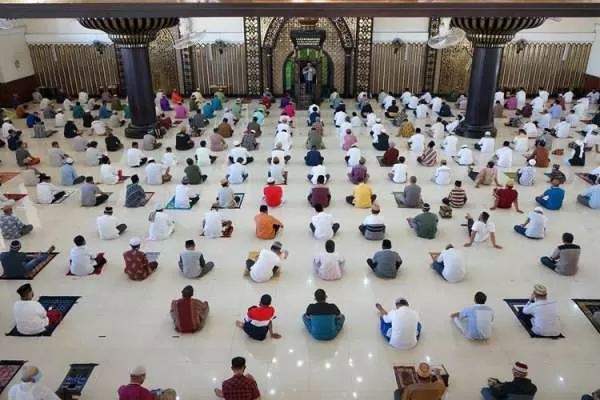 Daerah Covid-19 Tinggi, MUI Minta Rukhshah Tawaqquf Ibadah Massal di Masjid