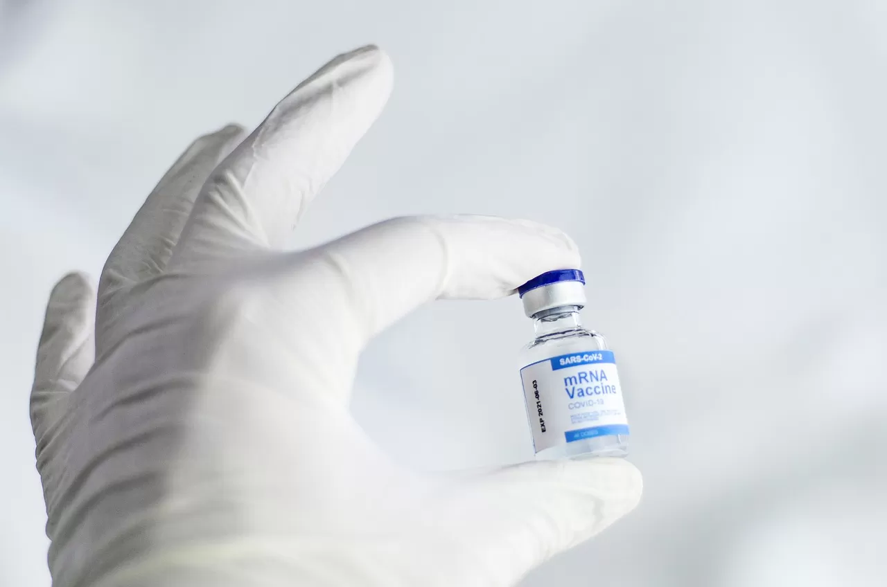 Benarkah Vaksin AstraZeneca Mengandung Unsur Babi?