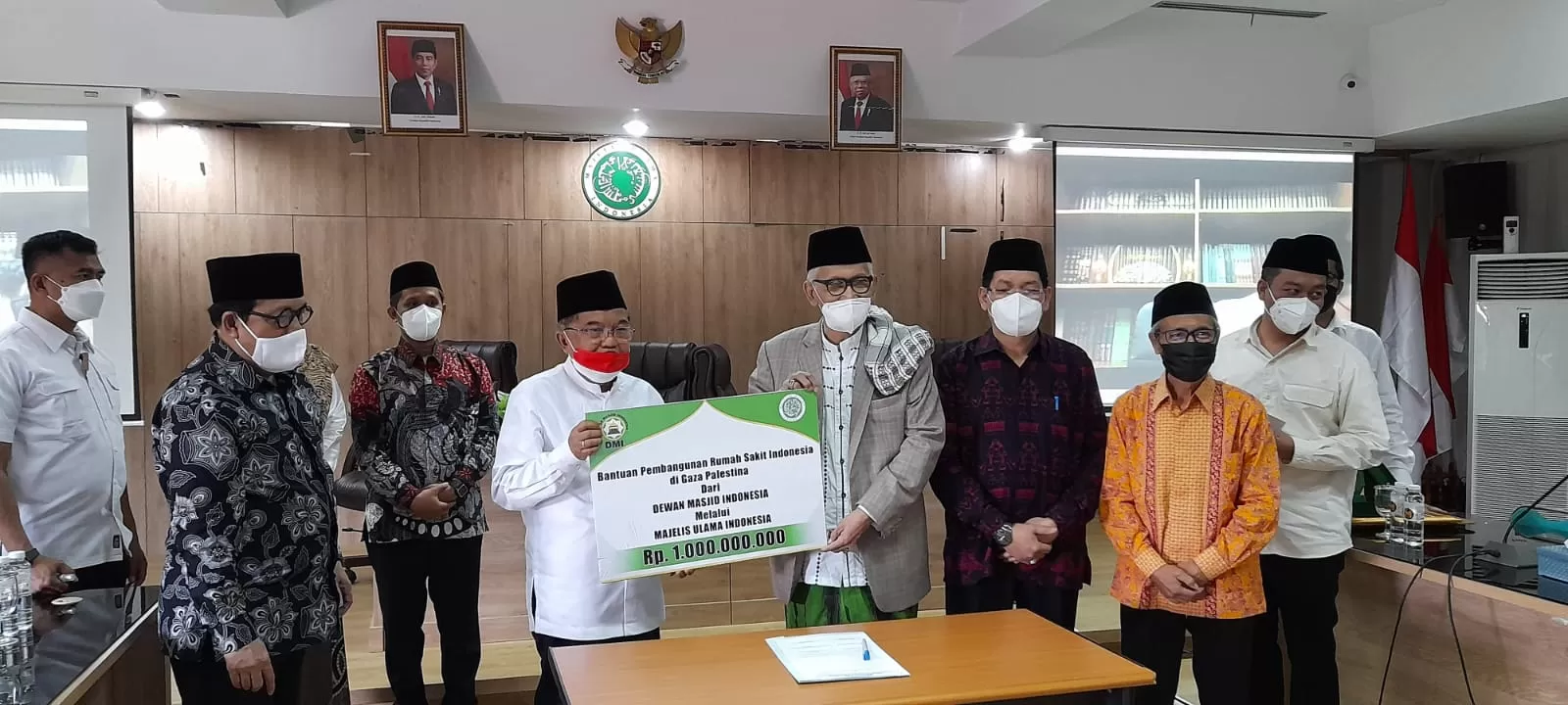 Lewat MUI, DMI Serahkan Bantuan Rp 1 Miliar untuk Pembangunan RSIH Palestina