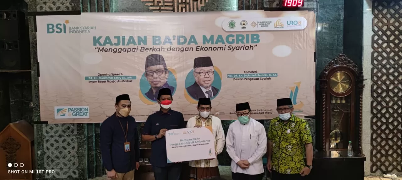 BSI Donasikan Ambulance untuk Masjid Almarkaz dan Gelar Kajian Ekonomi Syariah Hadirkan Prof Didin