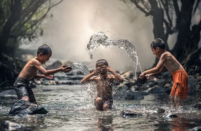 9 Adab Bercanda yang Penting Diperhatikan Muslim