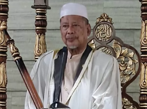 Khutbah di Masjid Raya, Ini Pesan AGH Faried Wadjedy