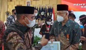 DHN 45 Pusat Serahkan Medali Kejuangan Kepada Ketua Umum MUI Sumut dan Tokoh Lainnya