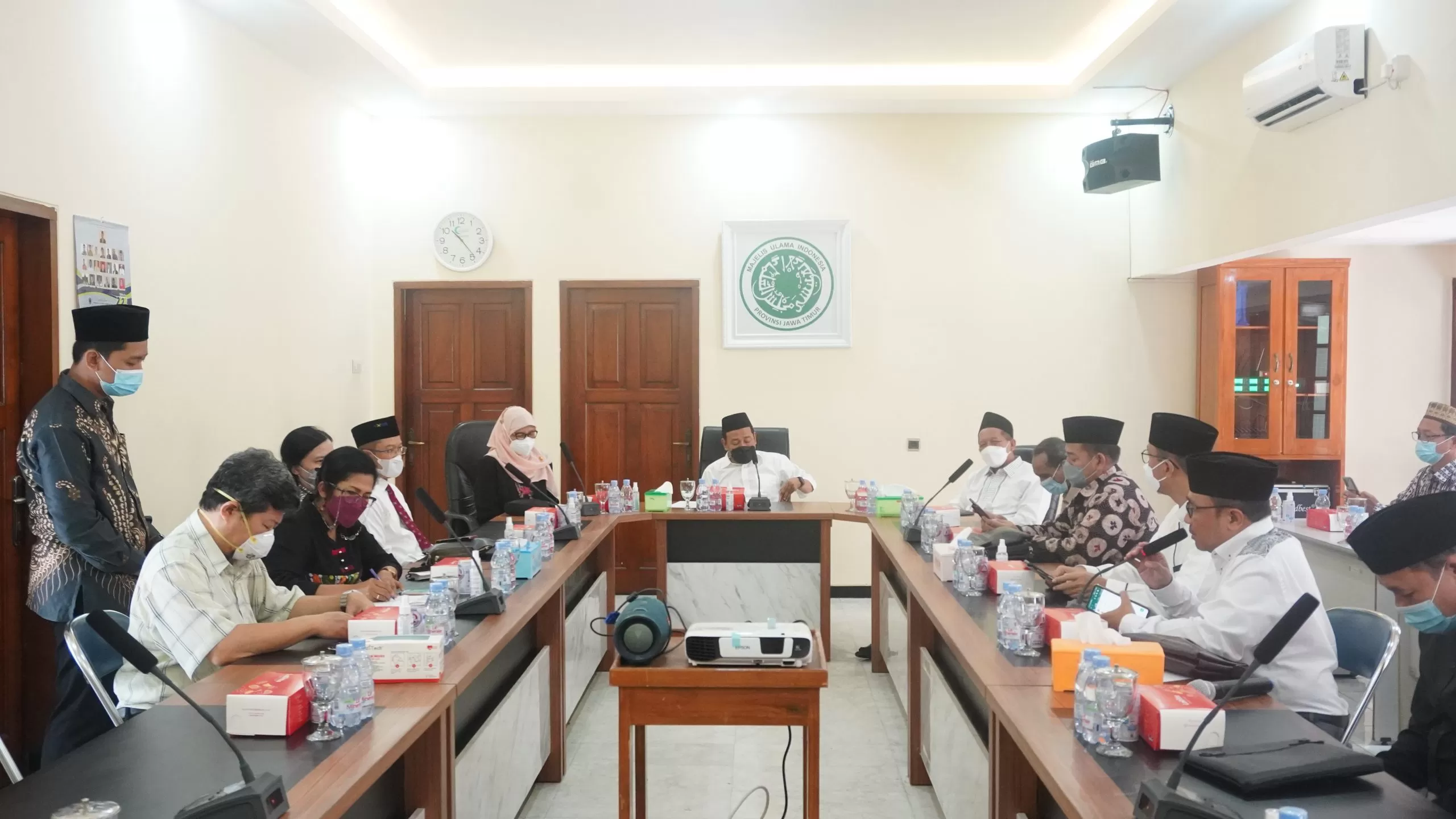 Vaksin Merah Putih Suci dan Halal, MUI Jatim Ingatkan Standar Operasional di Masyarakat